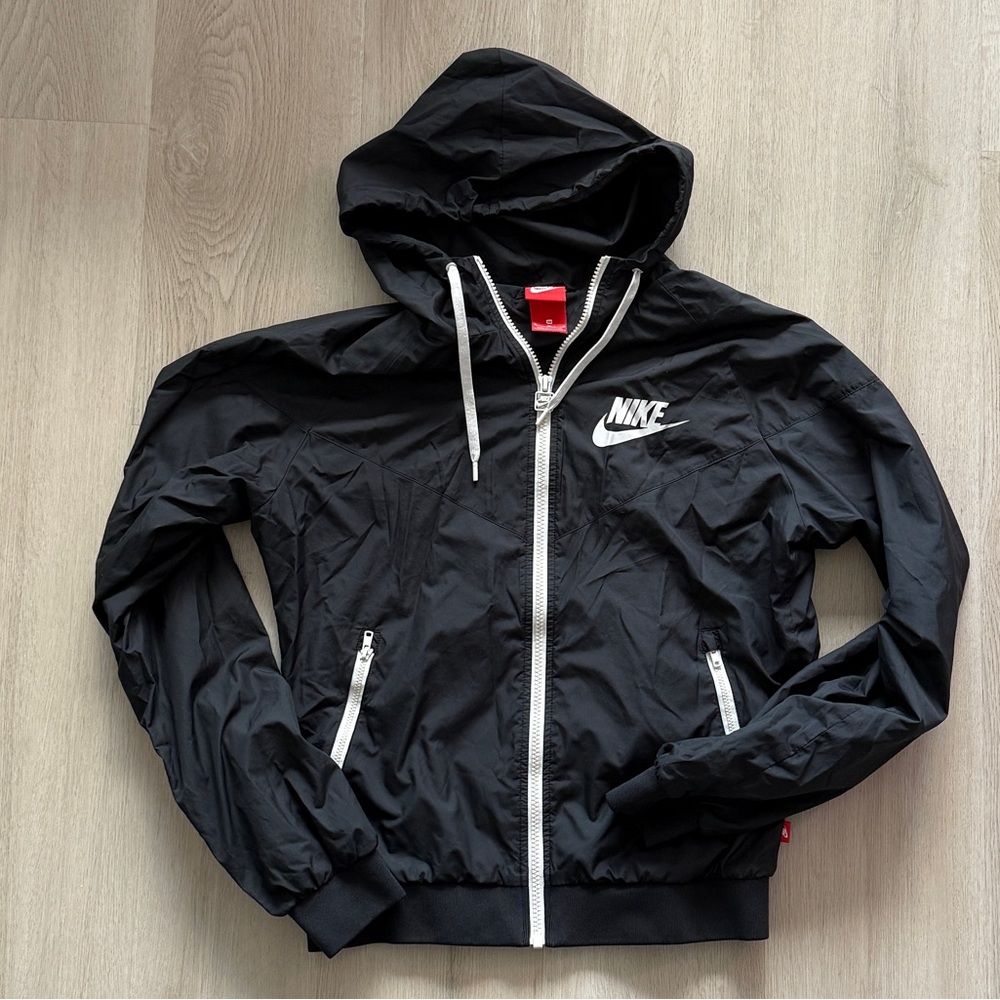 NIKE Full Zip Windbreaker - Black and White - Boys Size M, Women’s XS-S